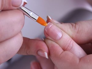 Запечатывание кончика ногтей